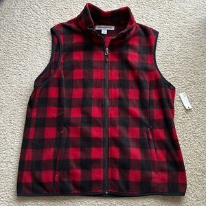 Amazon Essentials Women's Classic-Fit Sleeveless Polar Soft Fleece Vest